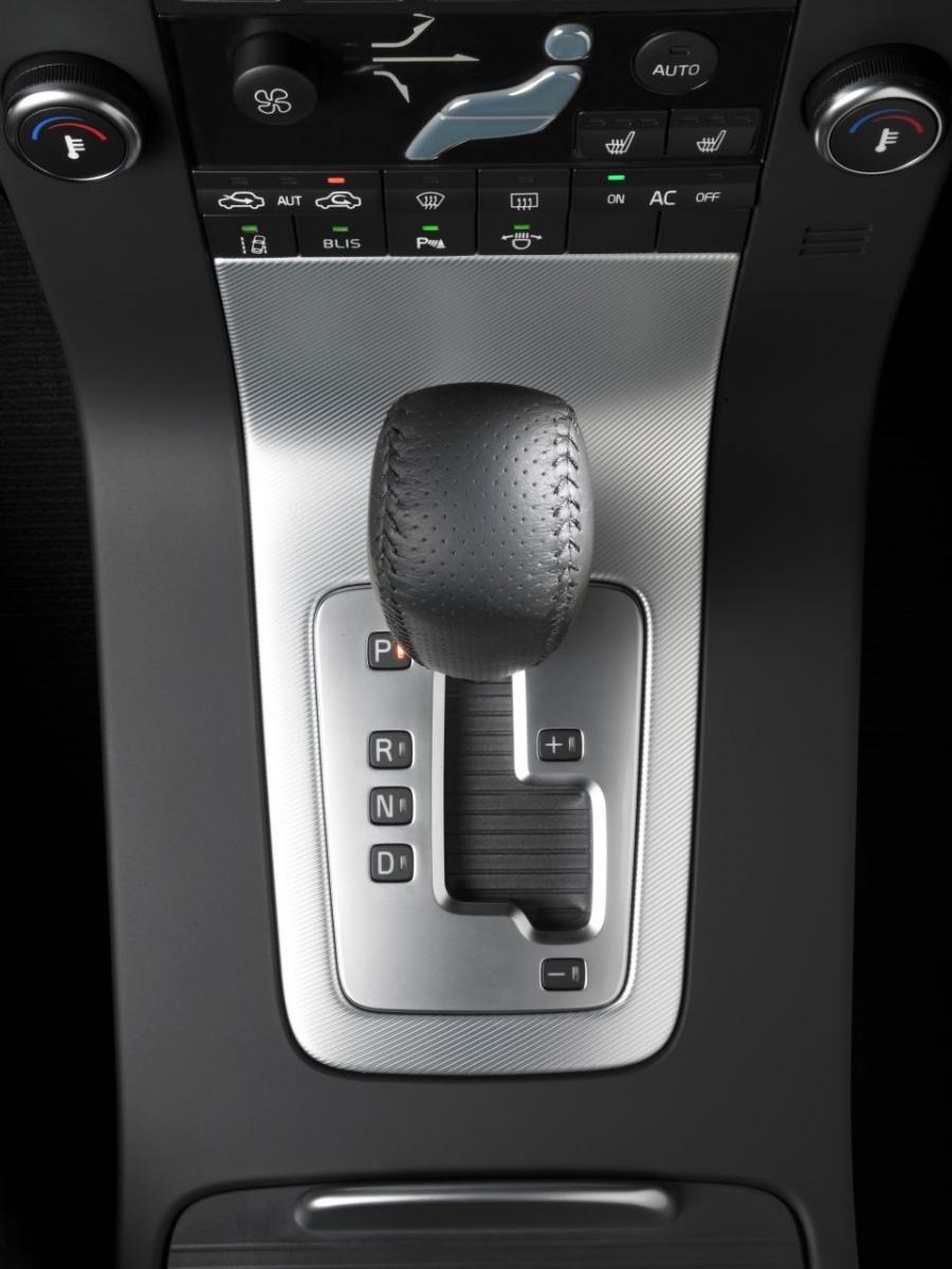  Volvo V70 R-Design 2008 года  (фото 11 из 13)